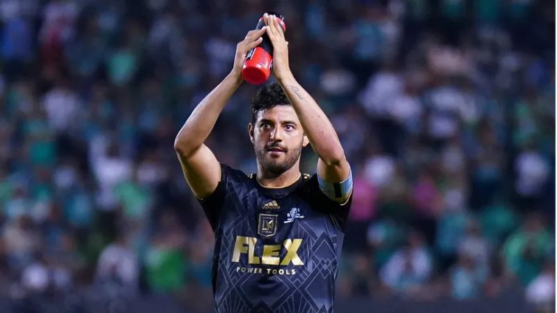 Carlos Vela anuncia su retiro del fútbol profesional tras estar seis meses sin equipo.