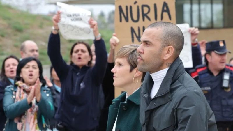 Los grupos feministas siempre han estado en contra de la absolución de Dani Alves.