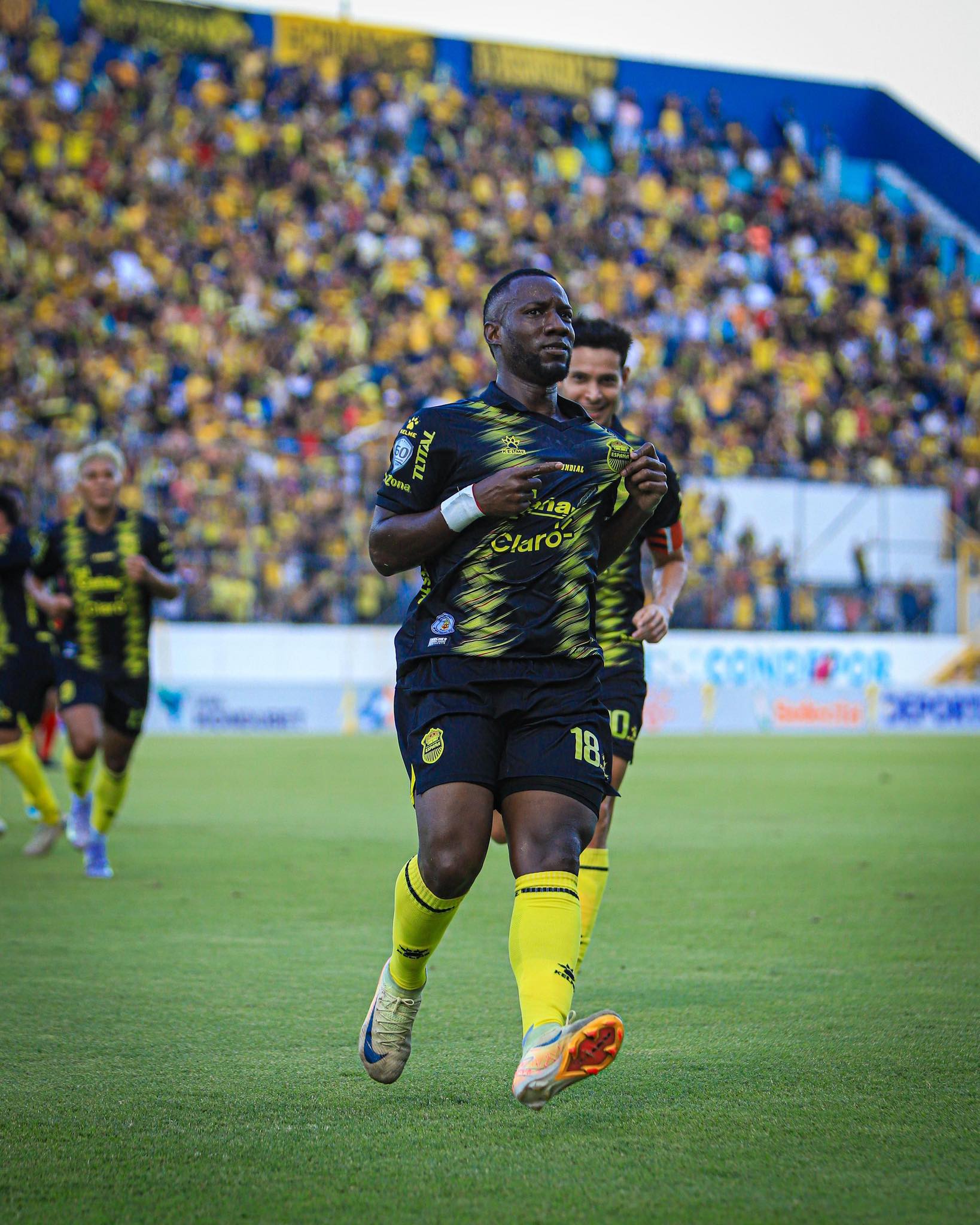 Darixon Vuelto anotó un hermoso gol en la vuelta de semifinales contra Motagua.