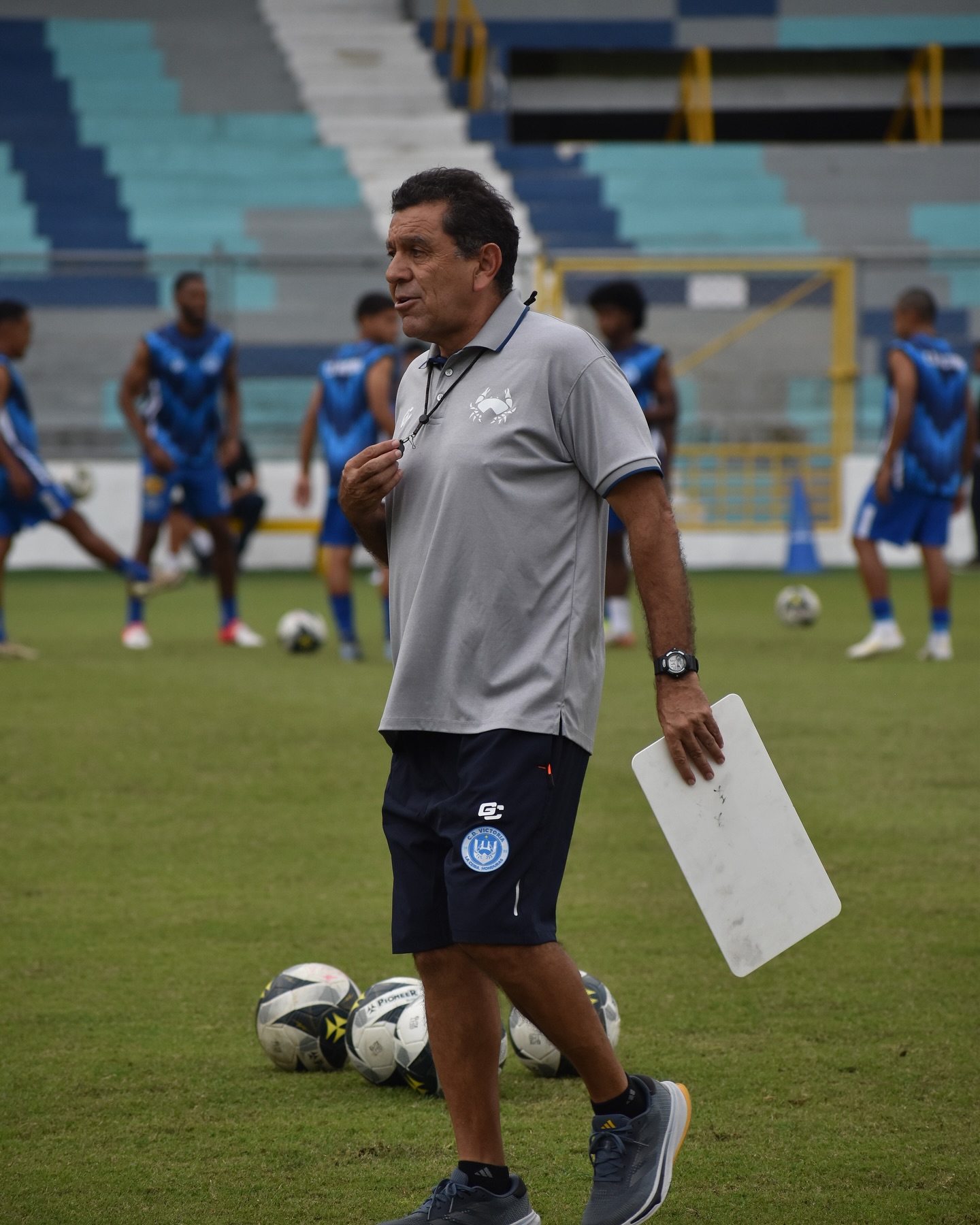 El técnico mexicano, David Patiño, tiene un año más de contrato con el Victoria.