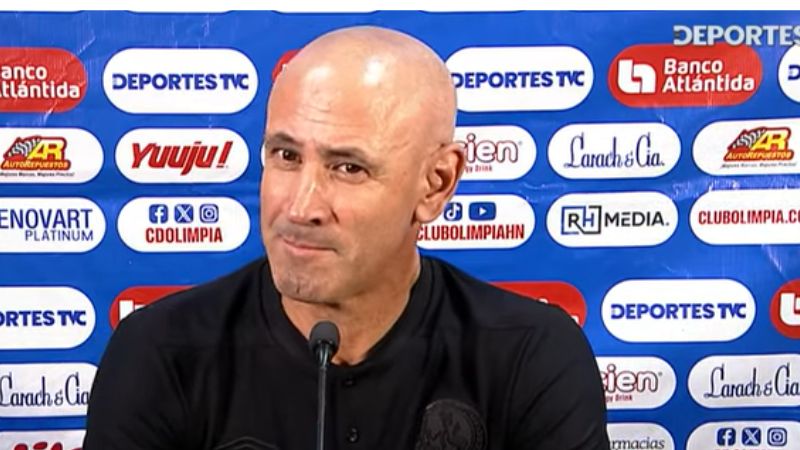 El técnico de Olimpia, Eduardo Espinel, dice que le gusta jugar en el estadio Nacional 
