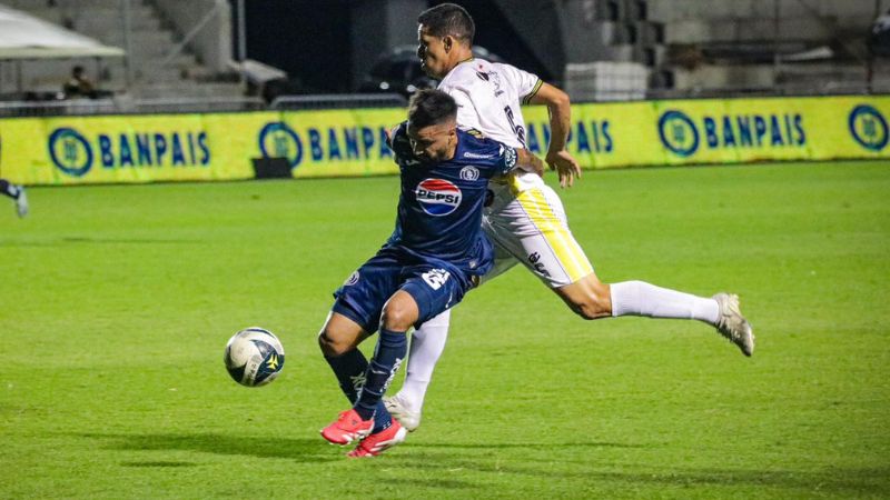 Génesis Comayagua y Motagua se enfrentan en el estadio Carlos Miranda.