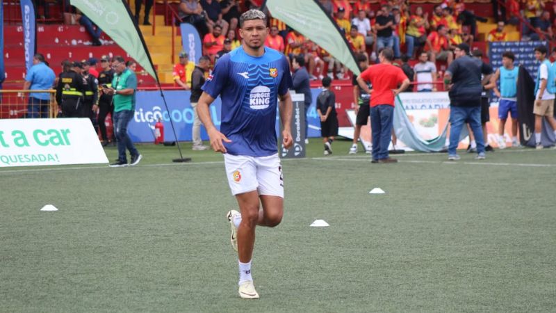 El defensa central Getsel Montes estará en semifinal en Costa Rica con el Sport Herediano.