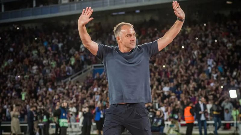 El técnico del Barcelona, Hansi Flick, espera la renovación de Lamine Yamal.