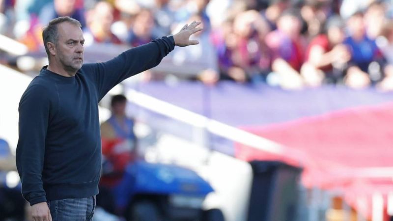 El técnico alemán, Hansi Flick, decidió continuar una temporada más con el Barcelona.