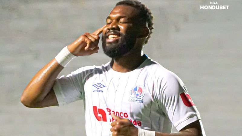 Jorge Benguché anotó el segundo gol en el triunfo de Olimpia sobre Victoria en la capital.