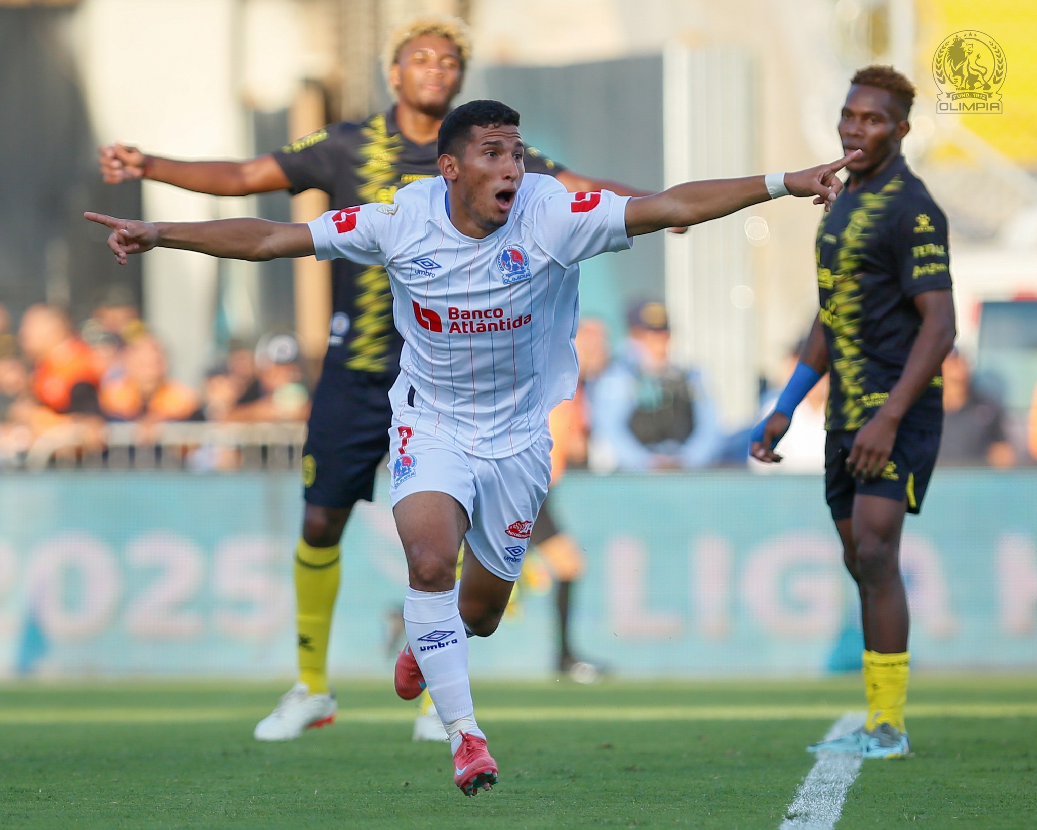 José Mario Pinto anotó el primer gol de Olimpia a pase de Jorge Álvarez.