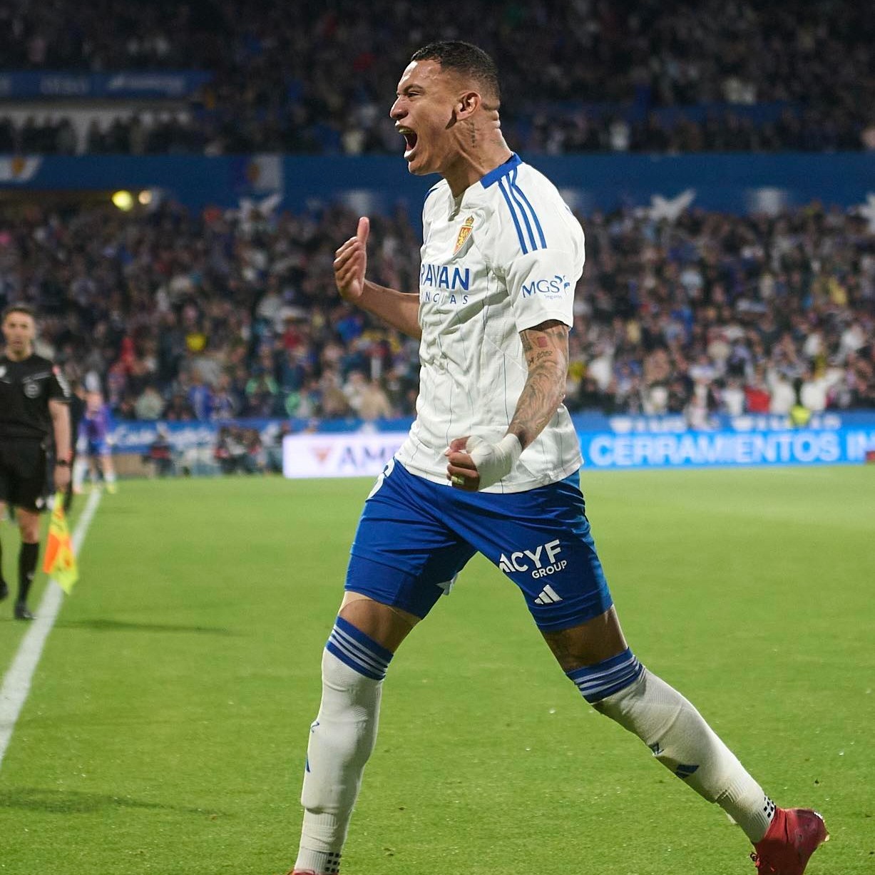 Kervin Arriaga se ha ganado a la afición del Real Zaragoza por su calidad y entrega en el terreno de juego.