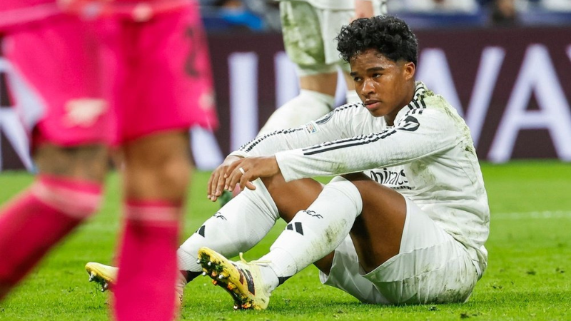 El delantero del Real Madrid ha sufrido una lesión del tendón conjunto de los isquiotibiales de su pierna derecha y podría ser baja por dos meses.