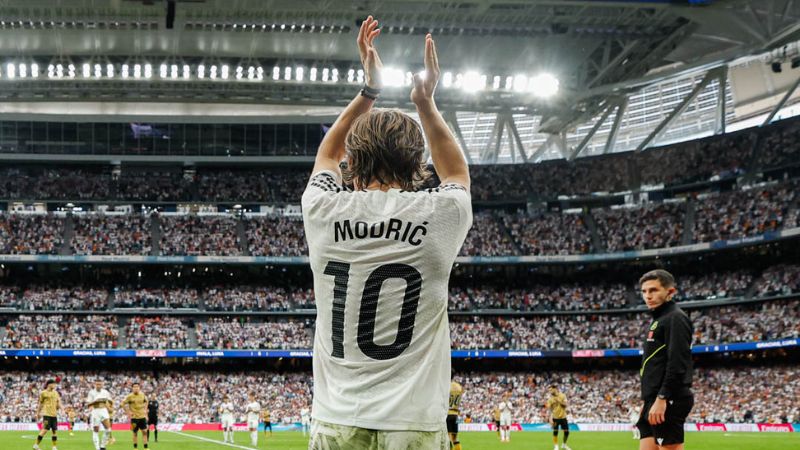 El croata Luka Modric se despide oficialmente del Santiago Bernabéu.