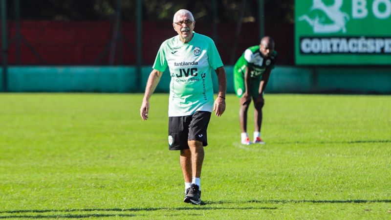El técnico Manuel Keosseián ya es historia en Marathón luego del fracaso en el torneo de Clausura.