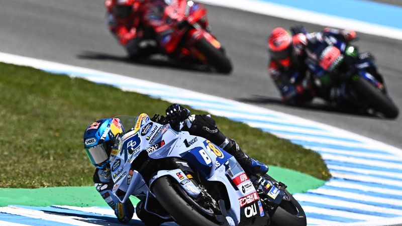 En la foto de archivo, el piloto español de Gresini Racing MotoGP, Alex Márquez, compite en el Gran Premio de España de MotoGP.