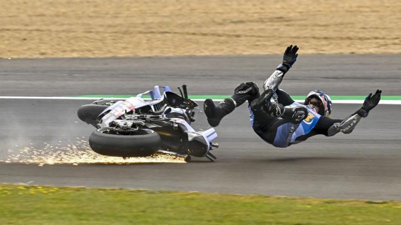 Los accidentes siempre están a la orden del día en las competencias de MotoGP.