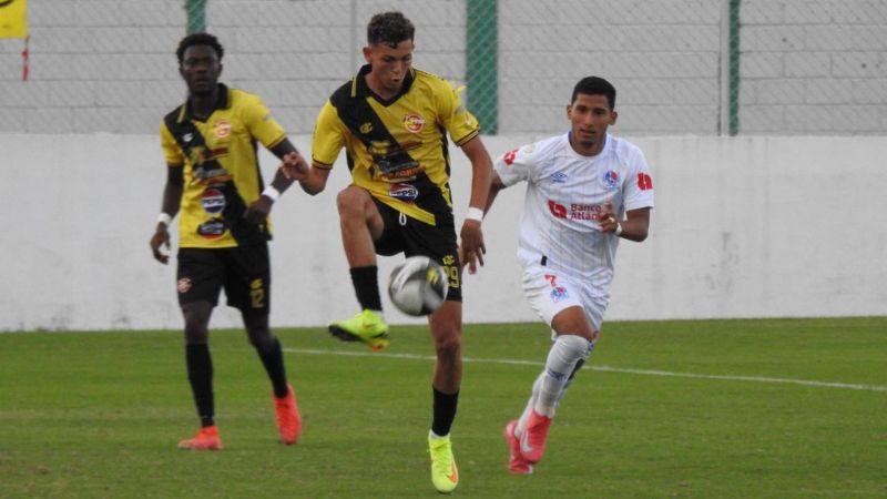 Olimpia y Génesis Comayagua se enfrentan en el estadio Nacional 