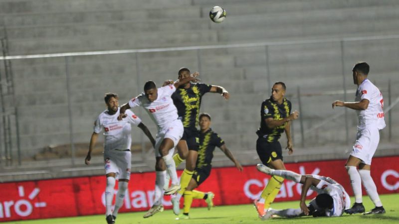 Real España y Olimpia se enfrentan en el estadio Morazán de San Pedro Sula en la ida de la final del torneo de Clausura.