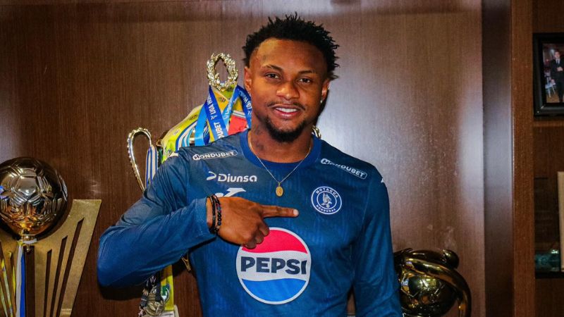 El defensa izquierdo, Ricky Zapata, decidió renovar con Motagua.