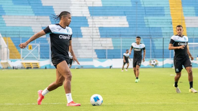 La Selección está trabajando en el estadio Nacional "Chelato Uclés".