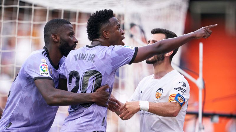 A Vinicius Jr. se le ha señalado en las últimas temporadas como un jugador provocador hacia las aficiones rivales.