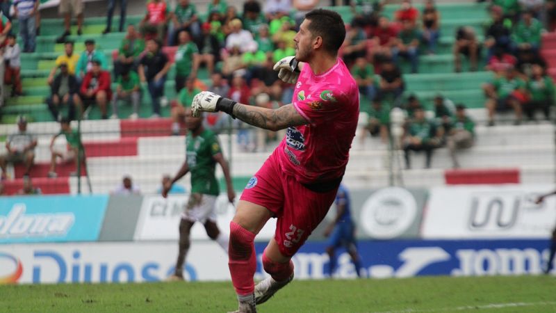 El portero colombiano, Andrés Felipe Salazar, se tendrá que presentar a la pretemporada de Victoria.