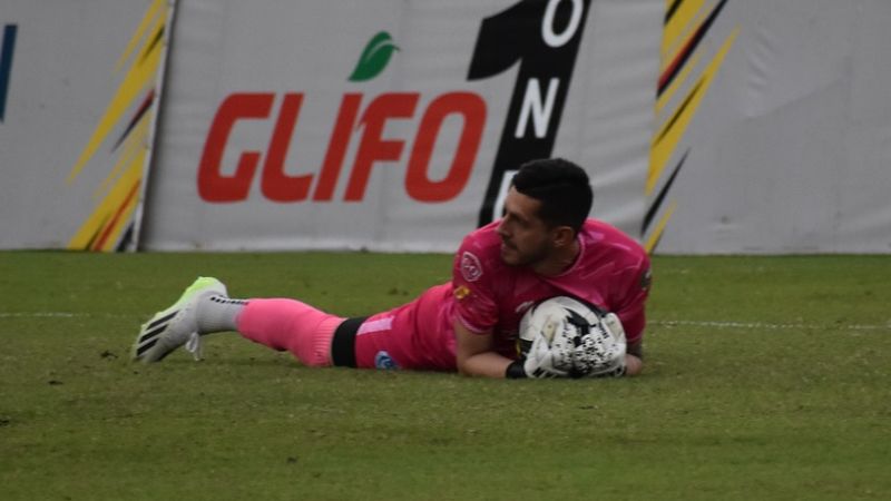 El portero colombiano, Andrés Salazar, es la primera alta de Olimpia para el segundo semestre del año.