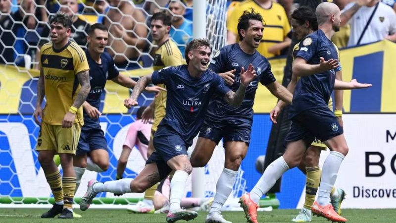 Christian Gray anotó el primer gol del Auckland en el torneo al minuto 52.