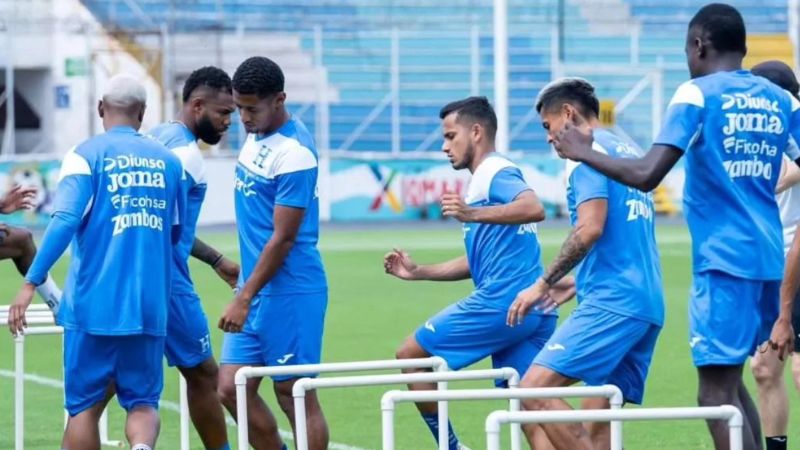 Previo al viaje a Islas Caimán, la Selección Nacional realizó el último entrenamiento en el estadio "Chelato Uclés".