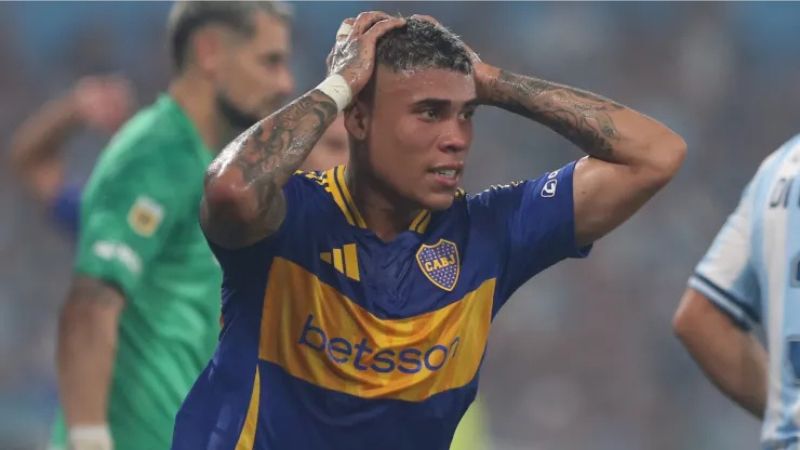 El defensor de Boca Juniors, Ayrton Costa se baja de la lista para disputar el Mundial de Clubes tras no poder obtener la visa.
