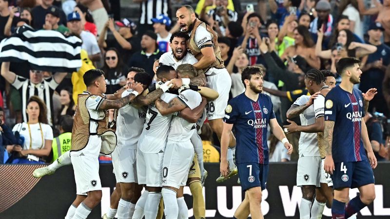 Los jugadores del Botafogo celebran tras ganar el partido del Grupo B de la Copa Mundial de Clubes de la FIFA 2025 ante el París Saint-Germain de Francia.