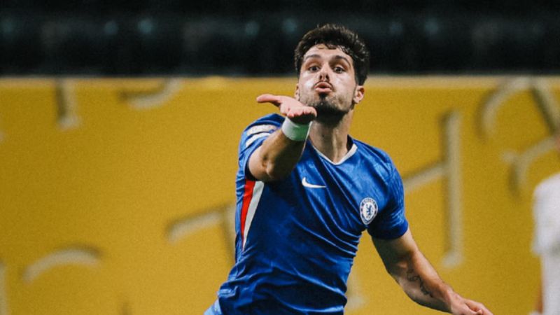 El mediocampista portugués anotó el primer gol del Chelsea en este torneo.