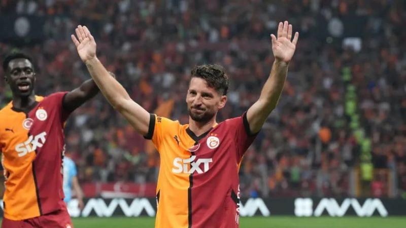 El futbolista belga, Dries Mertens anunció este lunes su retiro del fútbol profesional.