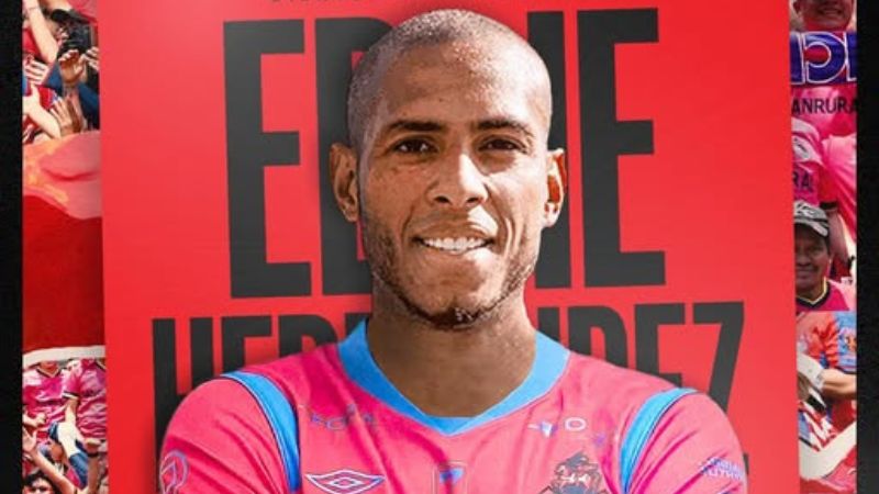 El Municipal de Guatemala anunció la llegada del delantero hondureño Eddie Hernández.