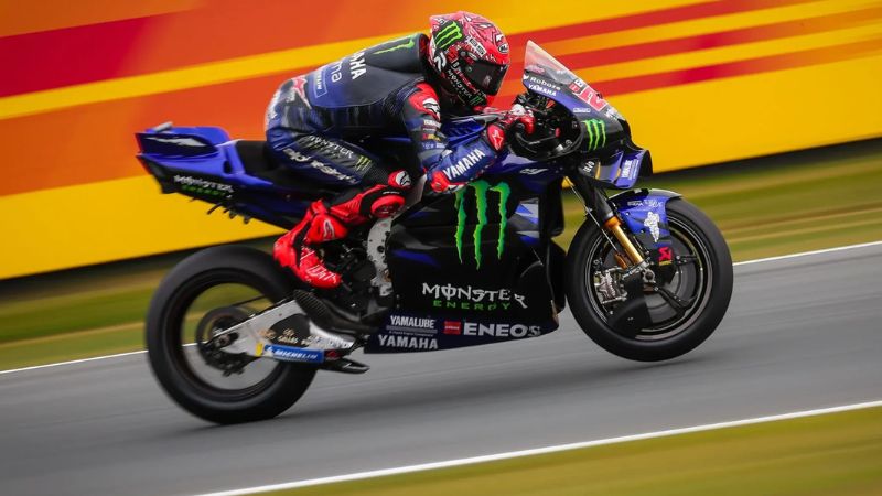 El piloto francés se llevó el primer lugar en los entrenamientos por encima de los españoles, Álex Márquez y Pedro Acosta.