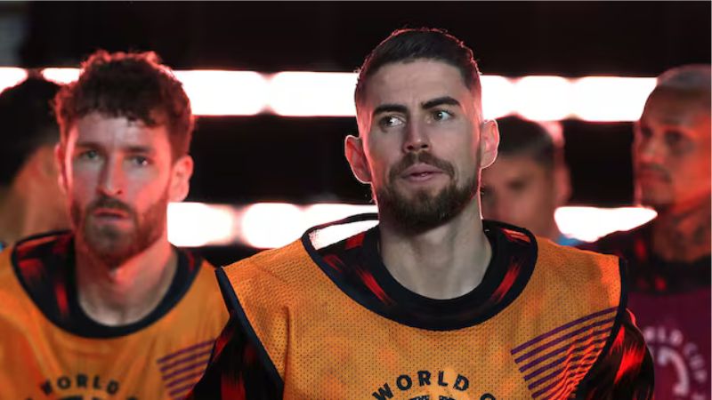 El ex mediocampista del Chelsea, Jorginho, se llevó la victoria este viernes al enfrentar a su ex equipo vistiendo la camiseta del Flamengo.