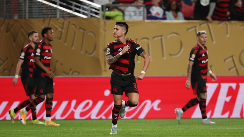 El delantero brasileño de Flamengo, Luiz Araujo, celebra tras anotar el segundo gol de su equipo frente al Esperance Sportive de Túnez.