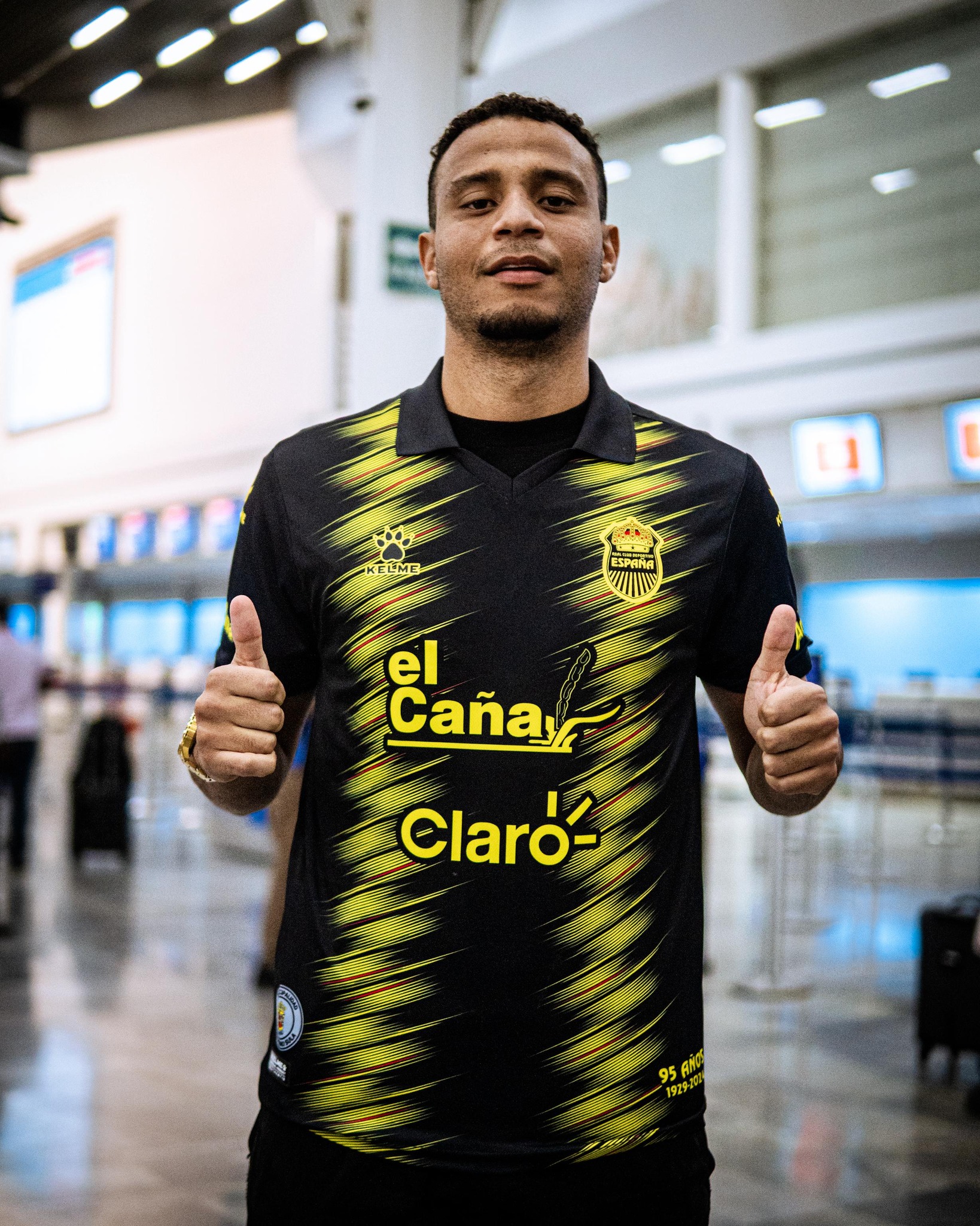 Gustavo Souza no promete goles, pero sí lucha para conseguirlos a beneficio del Real España.