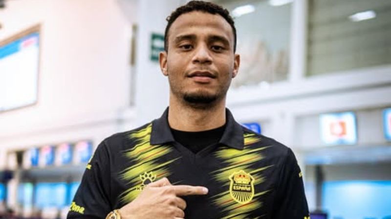El delantero brasileño, Gustavo Souza, ya viste la camisa 