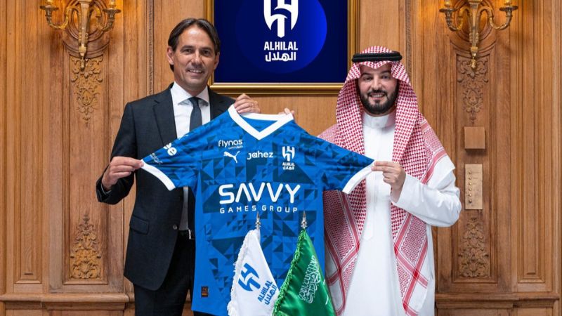 El Al-Hilal presentó a Simone Inzaghi como nuevo entrenador del equipo.