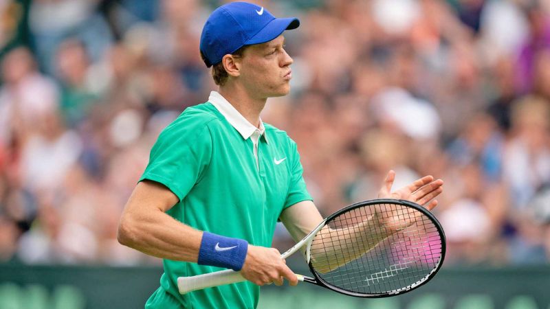 Jannik Sinner avanza con solidez en su estreno del ATP Halle.