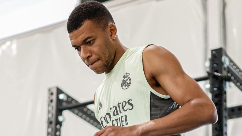 El delantero francés, Kylian Mbappé, ya regresó a los entrenamientos del Real Madrid.