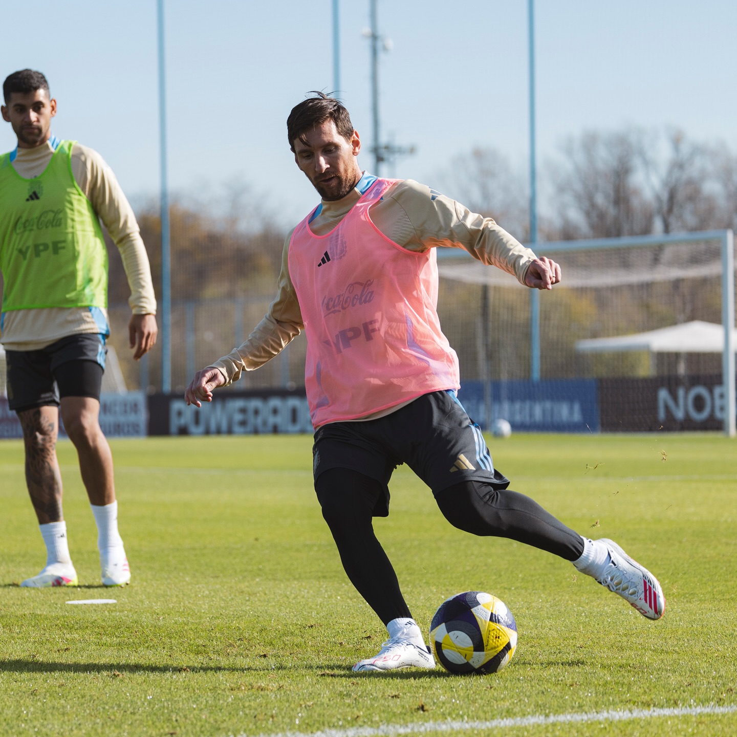 Lionel Messi ya trabaja con la selección de Argentina para los partidos clasificatorios al Mundial de 2026.