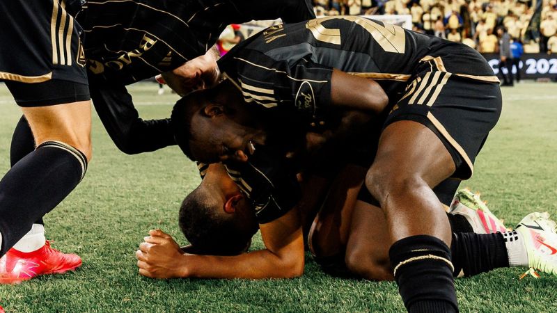 Los jugadores de Los Angeles FC (LAFC) celebran la clasificación al Mundial de Clubes luego de dejar en el camino al América de México.