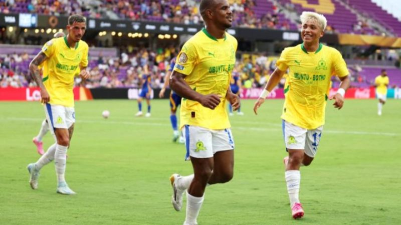 Por su parte, los sudafricanos ganaron en su debut contra el Ulsan, pero cayeron en la segunda fecha por un marcador de 4 a 3 contra el Borussia Dortmund.