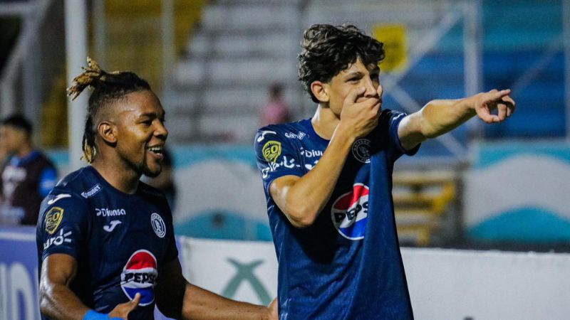 Motagua solo se quedaría en ataque con el juvenil Mathías Vázquez.