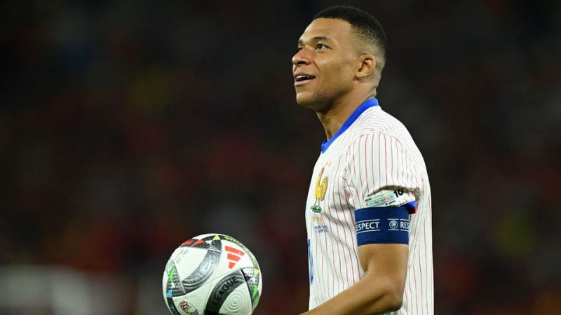 Kylian Mbappé escoge a su compatriota Ousmane Dembélé como favorito para ganar el Balón de Oro por encima de Lamine Yamal.