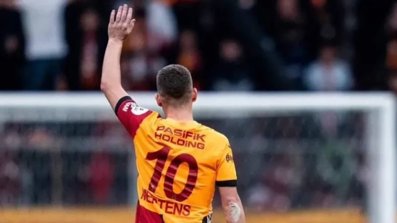 El atacante jugará su último partido el 5 de julio en un partido homenaje para su ex compañero, Marek Hamsik, en el estadio Tehelne Pole de Bratislava.