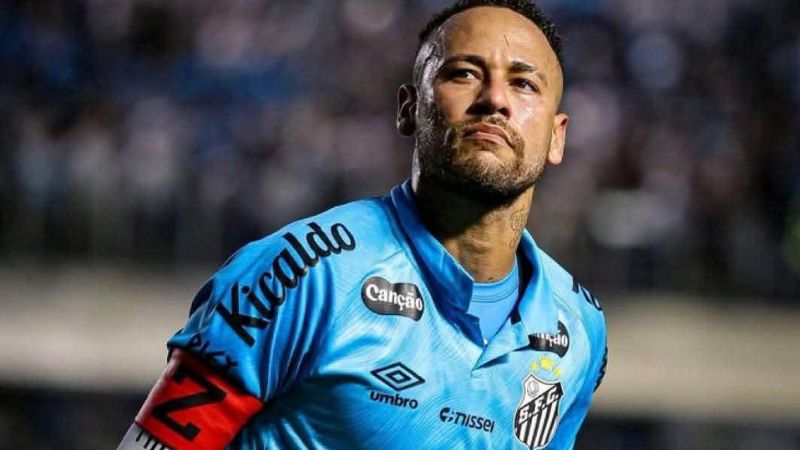 Neymar dice públicamente que desea continuar con el equipo Santos.