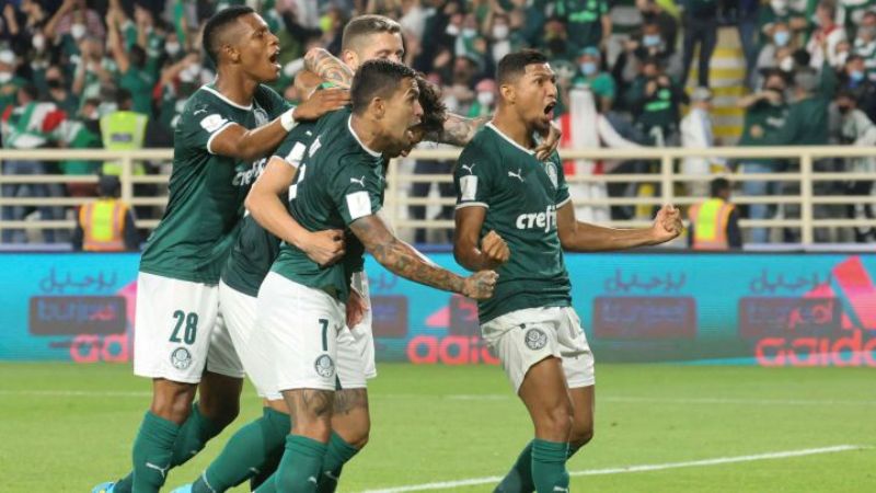 El Palmeiras se impone al Al Ahly con un marcador de 2 a 0 en el Mundial de Clubes.