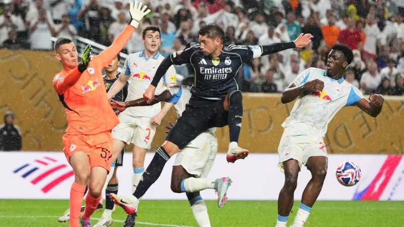 El uruguayo Federico Valverde anotó el segundo gol del Real Madrid frente al Salzburgo.