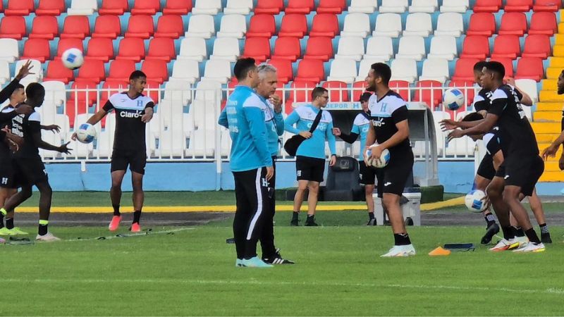 El seleccionador Reinaldo Rueda todavía desconoce con qué jugadores contará para la Copa Oro.