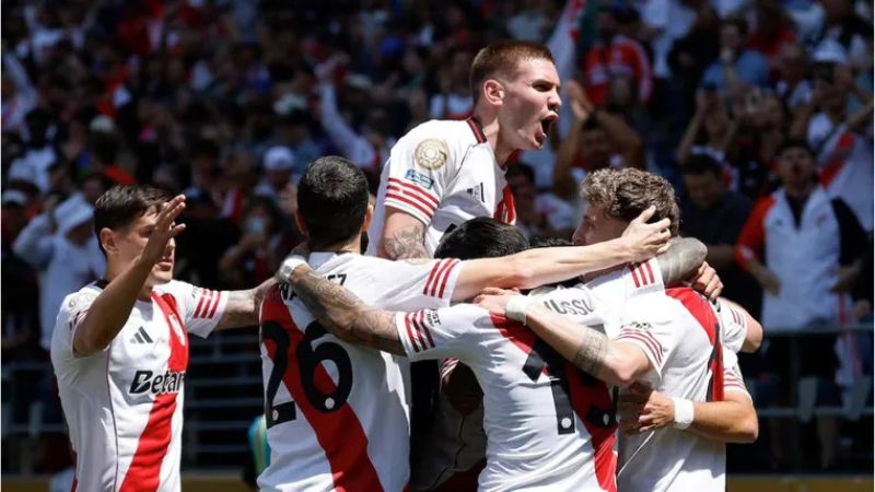 Los argentinos consiguieron ganar en su partido debut contra el Urawa de Japón, pero quedaron empatados con Monterrey en la segundo fecha.